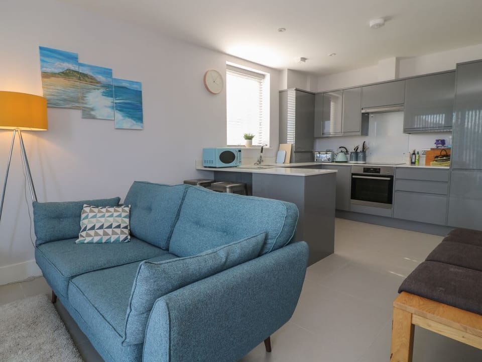 7 Warren Edge Close