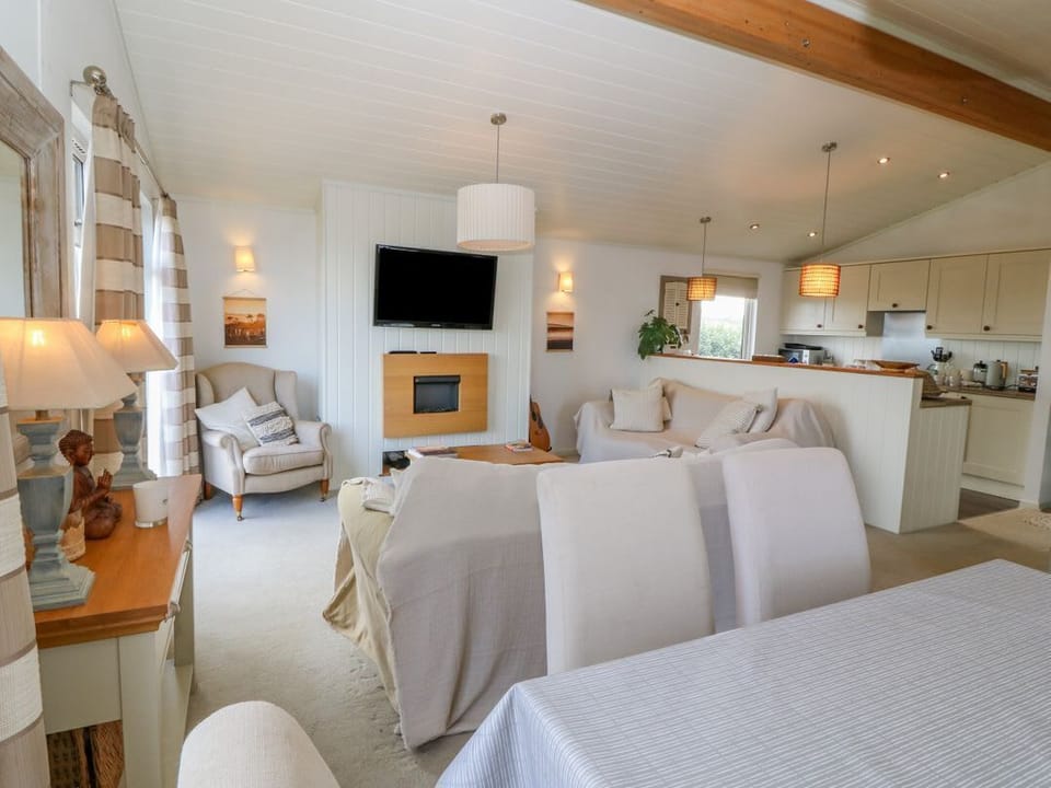 Sunstone Lodge (Garreg Haul Lodge)