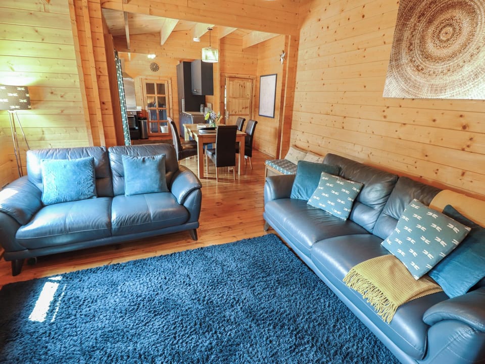 Tythe Lodge – Hot Tub Retreat in Rural Lincolnshire | Family-Friendly Lodge Near Heckington