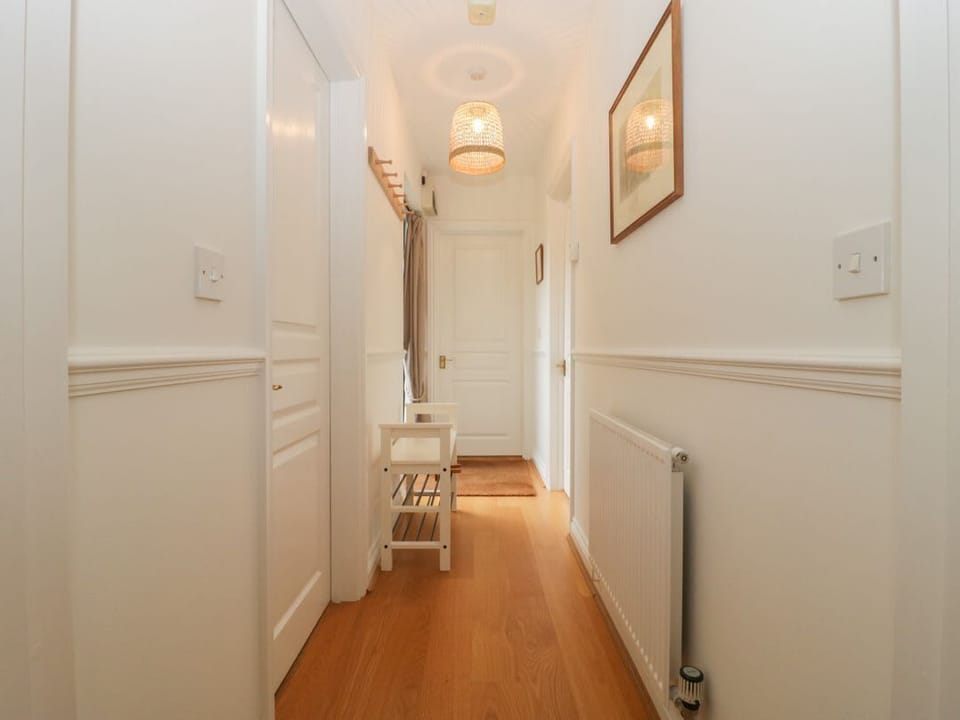 1A Erneston Crescent