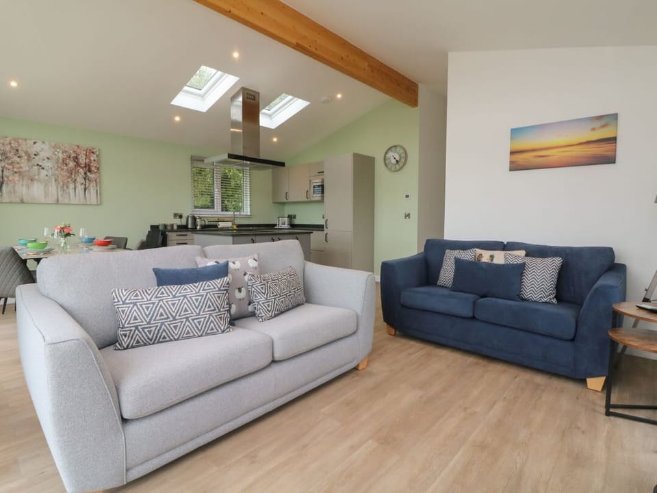 Cove Lodge