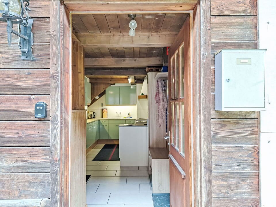 Wood, Flooring, Floor, Ceiling, Interior Design, Hardwood, Wood Stain, Room, Plank, Wood Flooring