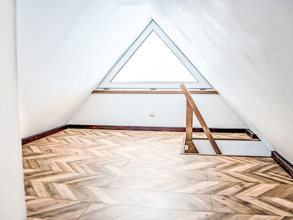 Flooring, Wood, Floor, Wood Flooring, Hardwood, Laminate Flooring, Wood Stain, Ceiling, Plank