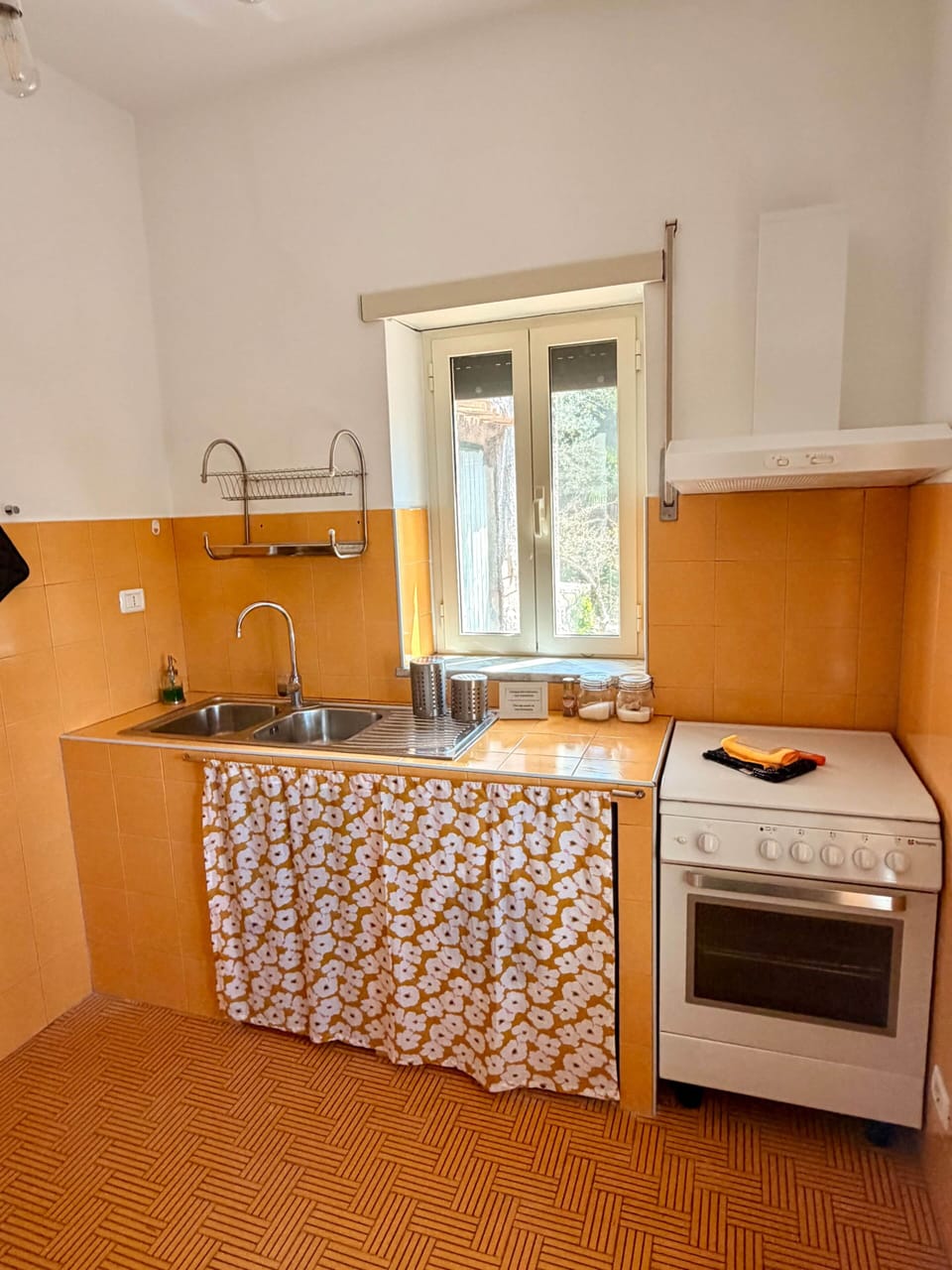 Fully equipped kitchen, independent Casa Ibiscus in Torre Bianca with modern comforts