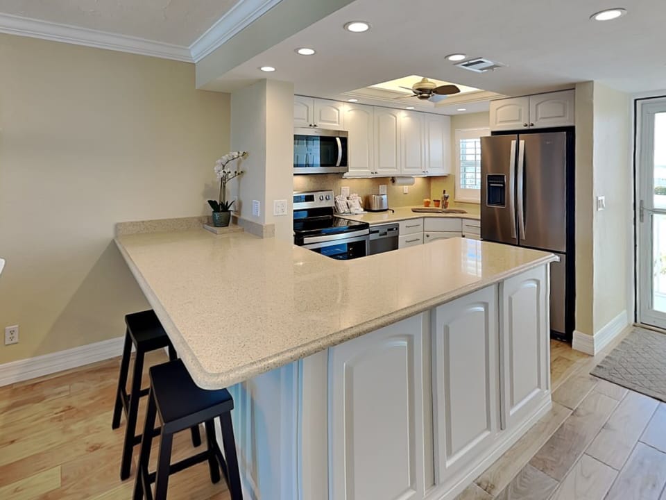 Kitchen - Breakfast Bar