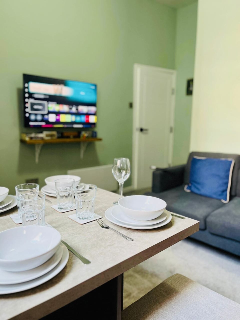 Dining / Restaurant