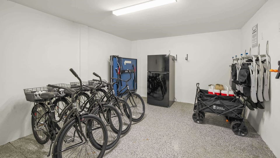 Bikes & Beach equipment included!