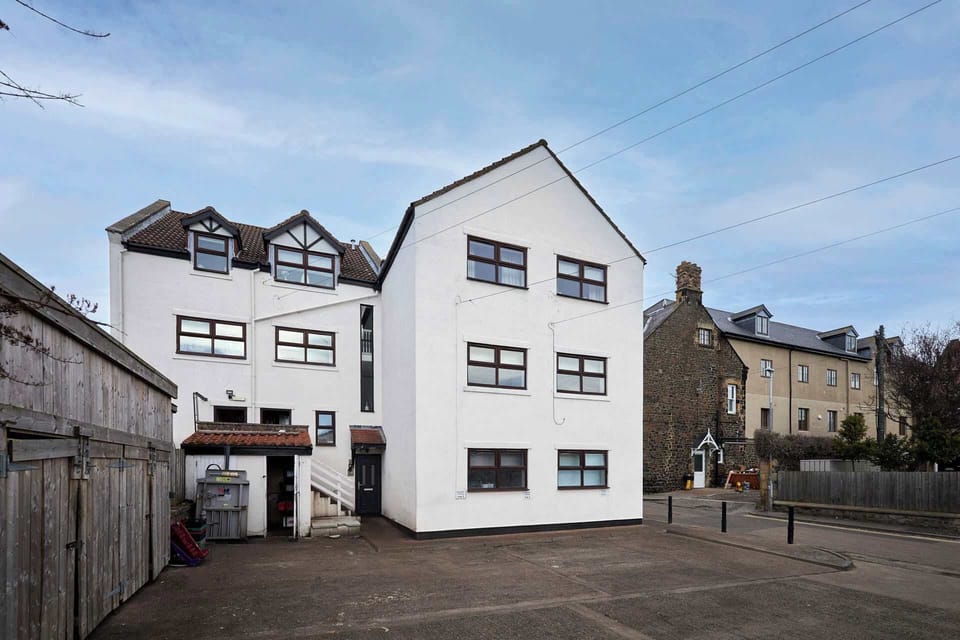 The Bamburgh Bolthole, Bamburgh- Host & Stay