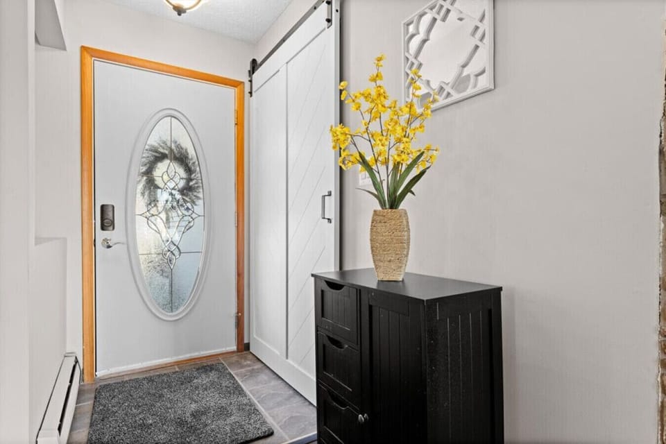Step inside to a clean and cozy entryway that sets the tone for the home.