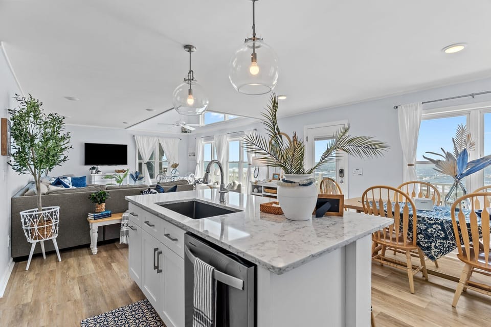 Mid Level: Fully Stocked Kitchen