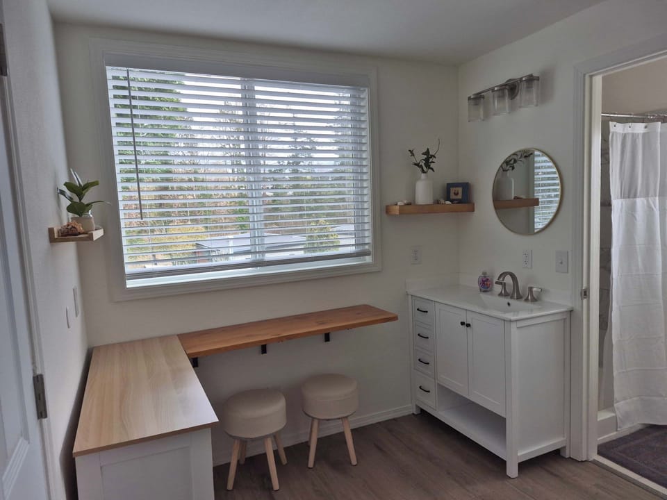 Floor 2, En Suite Bath