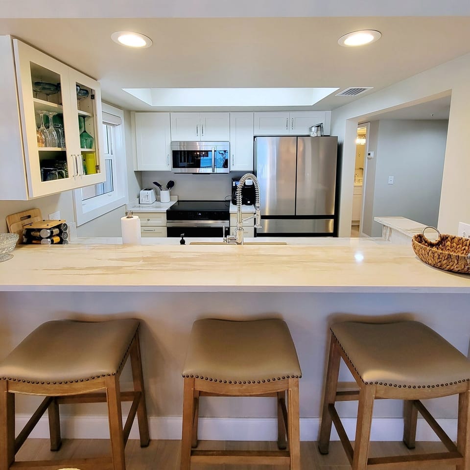 Bar + Kitchen