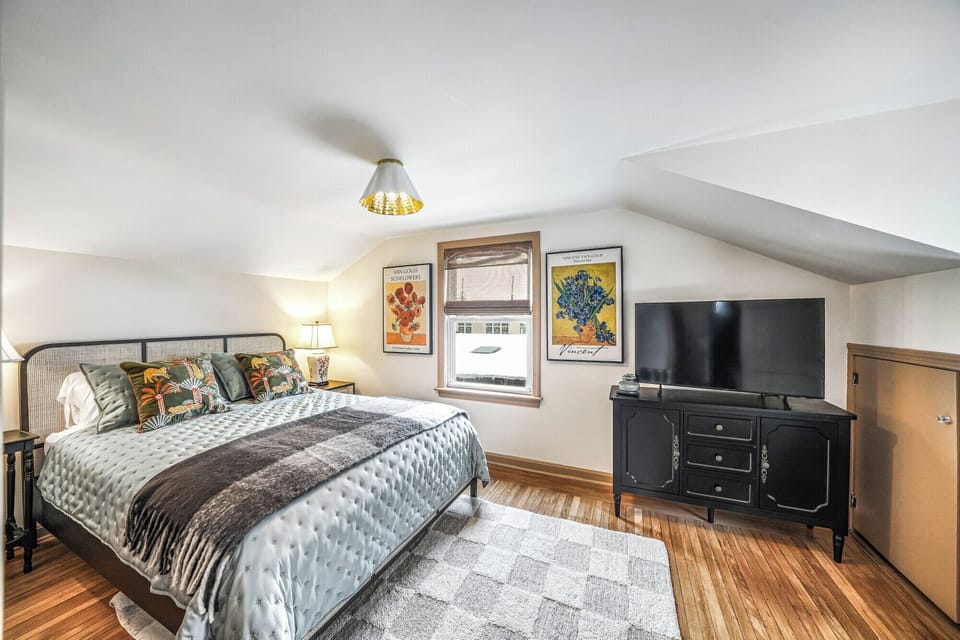 28-RCP-18320E20Washington20St20Chagrin20Falls-RCP04361