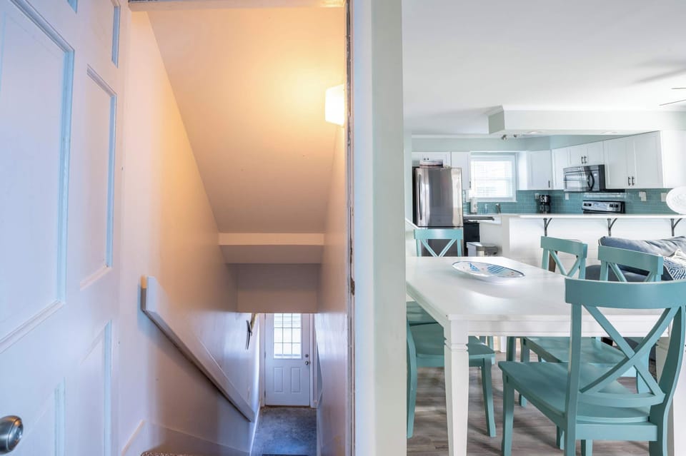 Stairs to ground level garage space