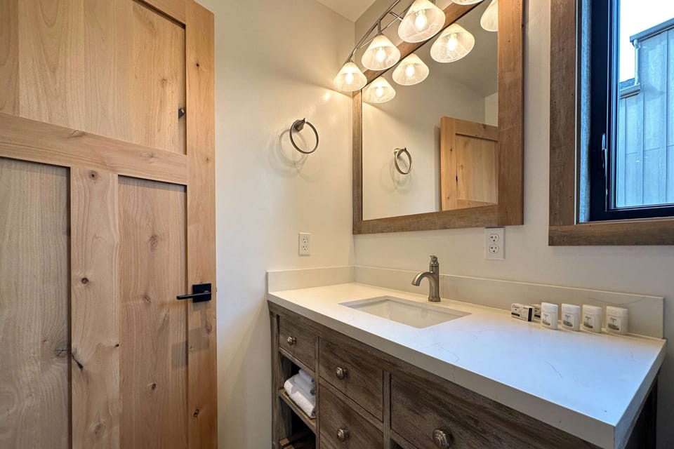 Enjoy a touch of luxury in this well-appointed bathroom, perfect for refreshing moments during your coastal getaway.