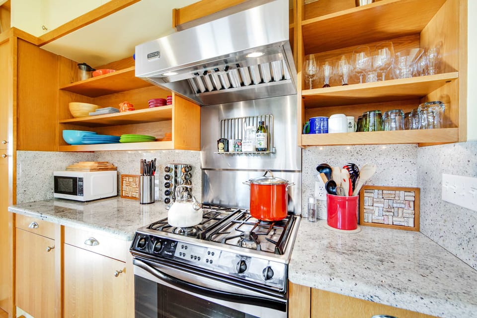 Every detail counts in this well-appointed kitchen, designed for both functionality and style, making cooking a joy.