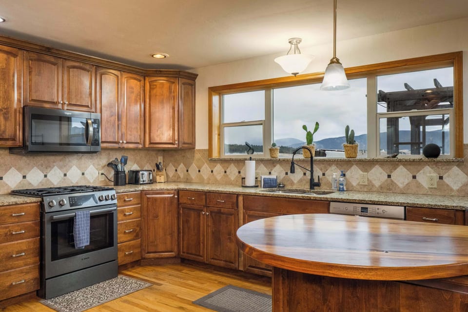 Well-equipped kitchen open to the dining area
