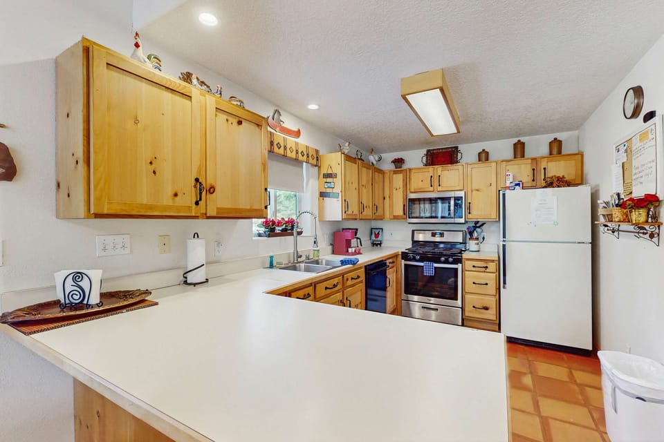 Cook with ease in the full kitchen