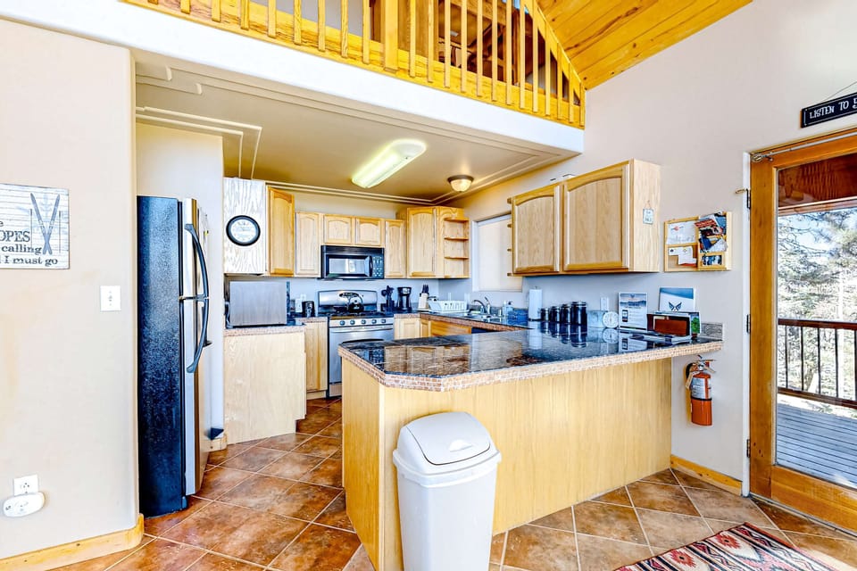 Cook with room to spread out at the granite breakfast bar
