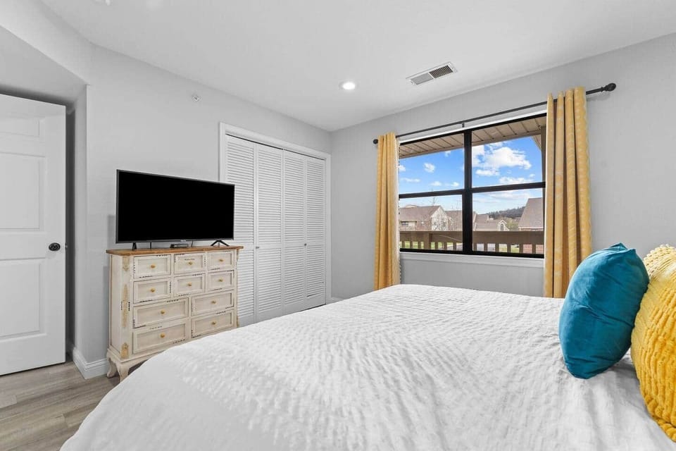 2nd Bedroom