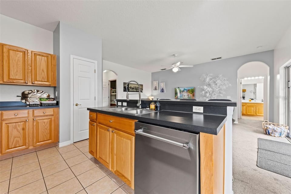 Full kitchen 