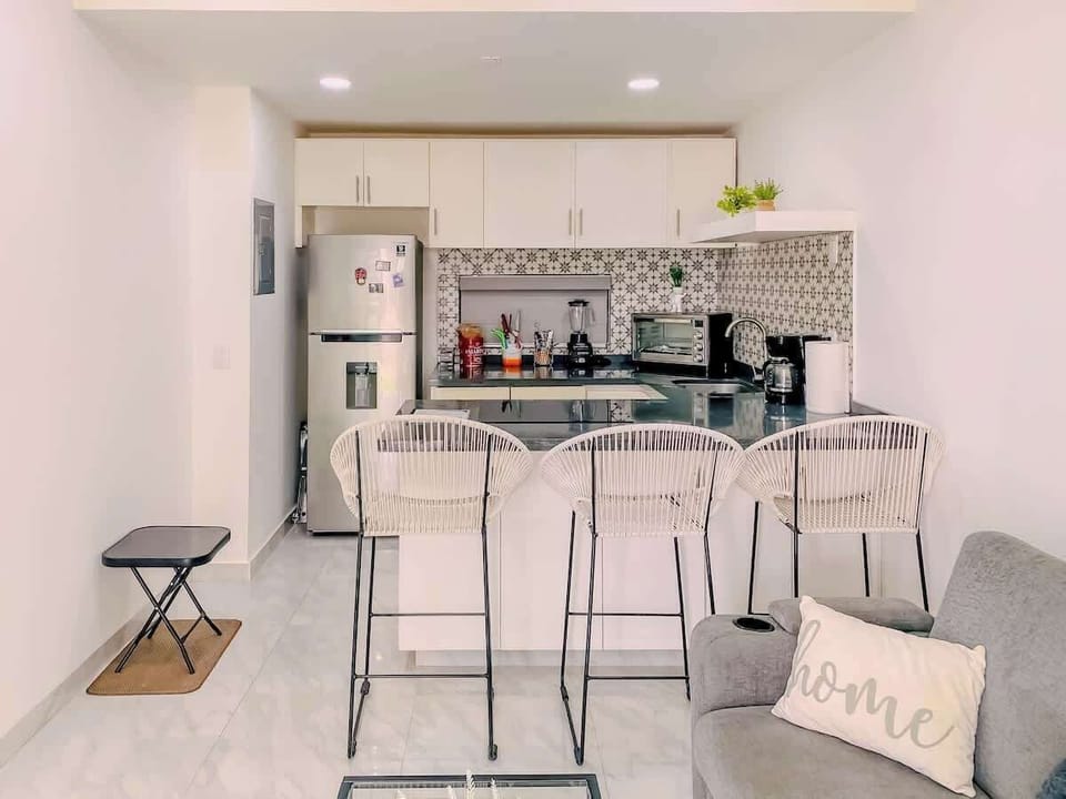 Kitchen & dining area w/ bar seating & bright layout