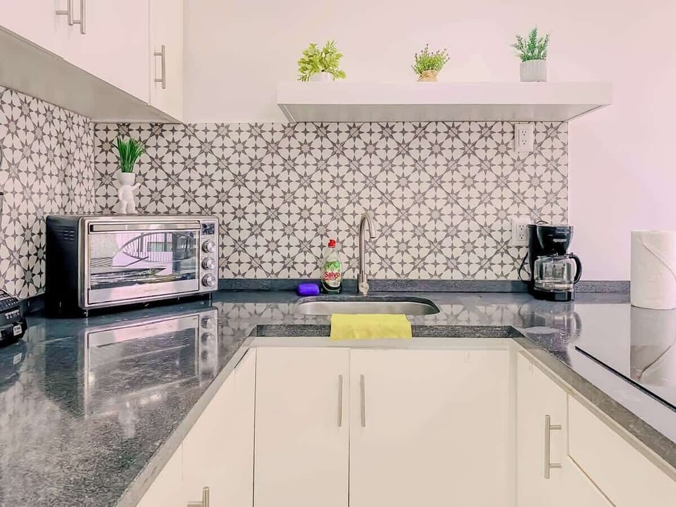 Spacious kitchen w/ modern finishes & plenty of storage