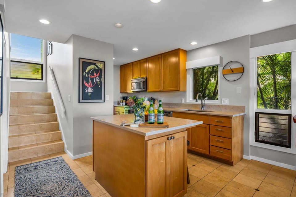 Well-appointed kitchen, everything within reach
