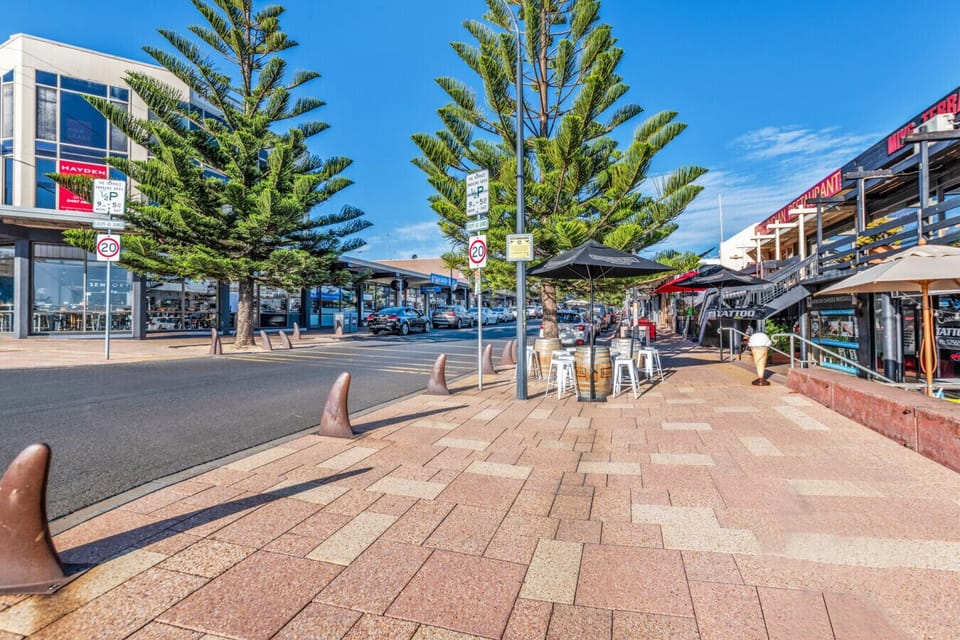 Cafés, restaurants, and shops all within easy walking distance from the property.