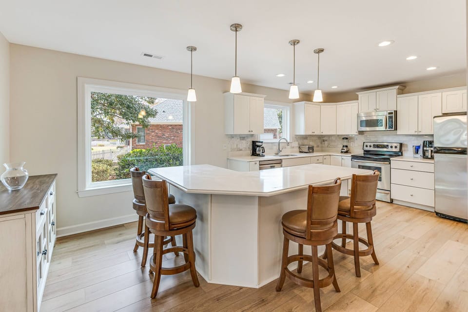 Bright and airy kitchen with seating for 4