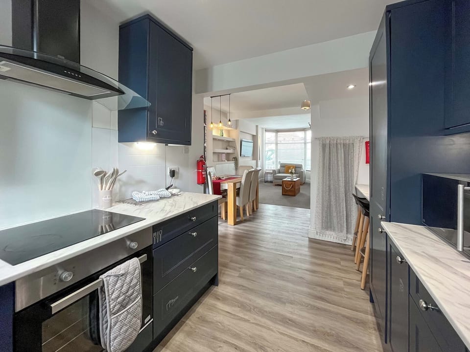 Kitchen/diner | Taliesin Retreat, Llandudno