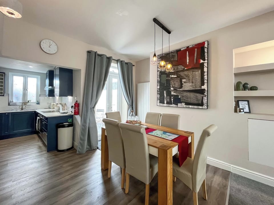 Kitchen/diner | Taliesin Retreat, Llandudno