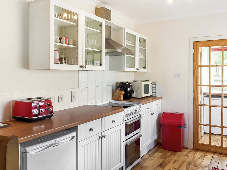 Kitchen | Gardeners Cottage - Seggat Farm Holiday Cottages, Auchterless