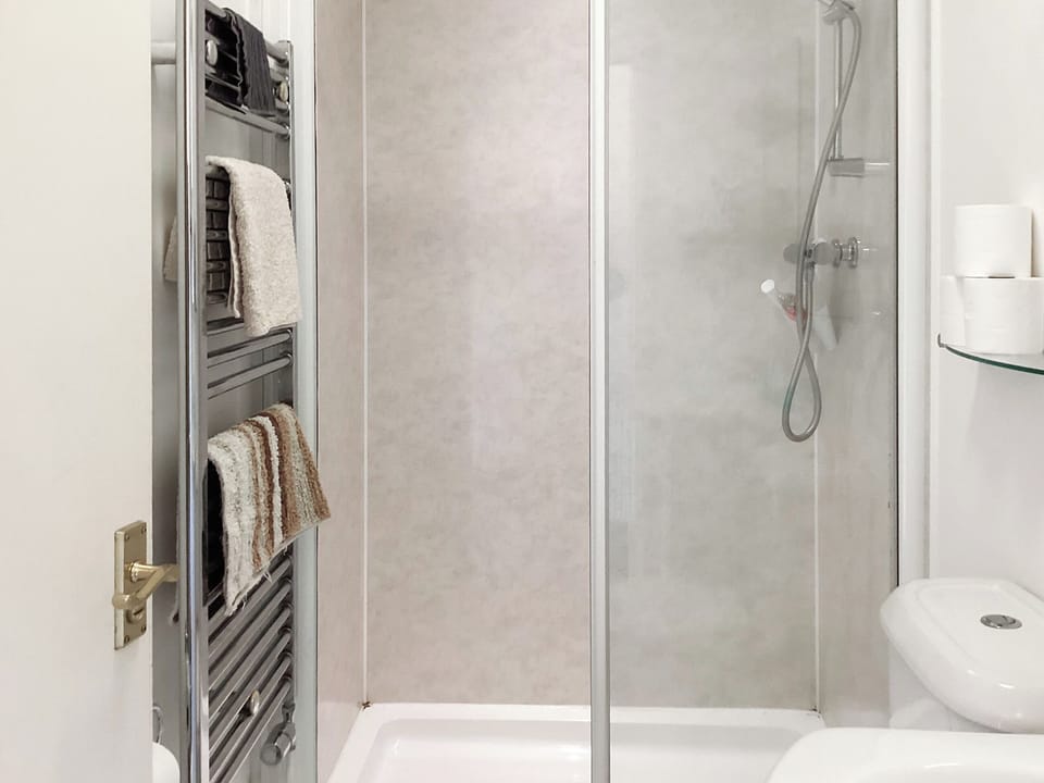 Shower room | Keepers Cottage - Seggat Farm Holiday Cottages, Auchterless