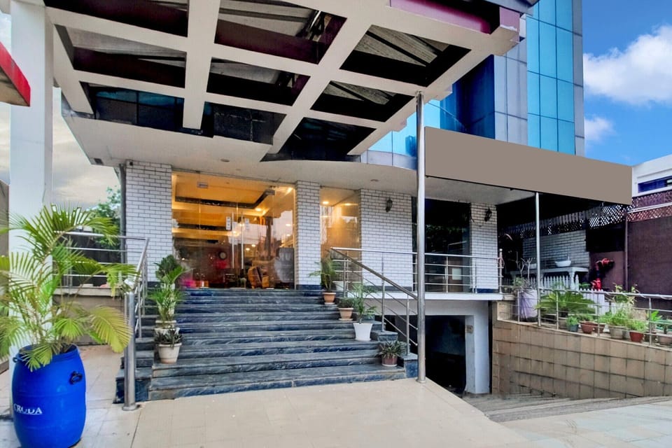 Entrance / Reception