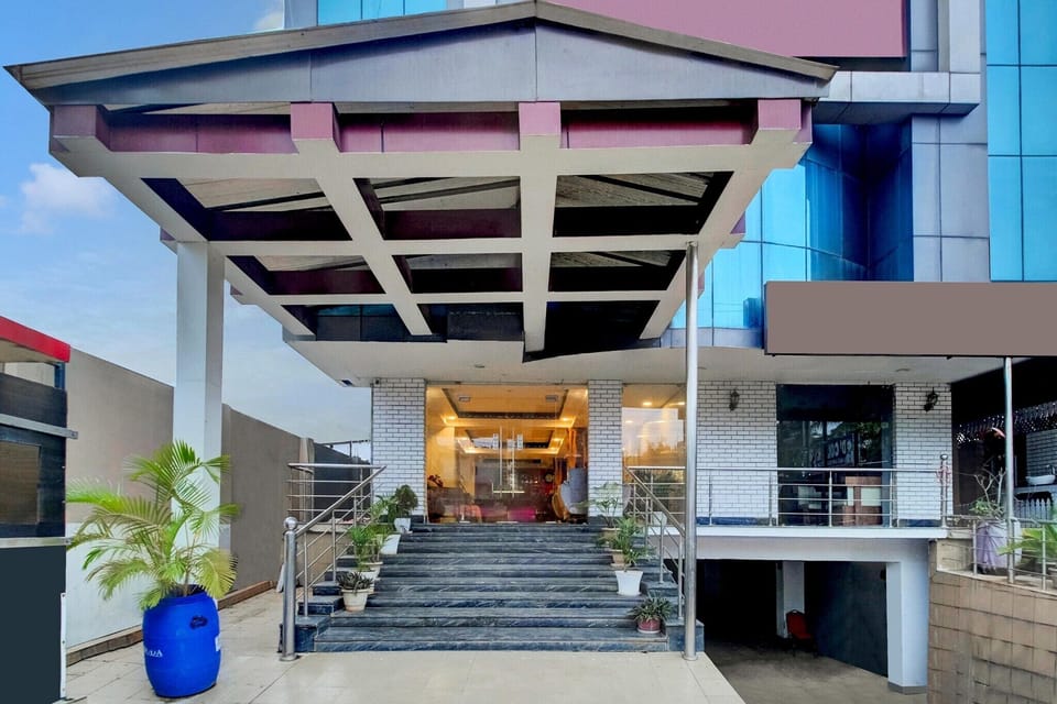 Entrance / Reception
