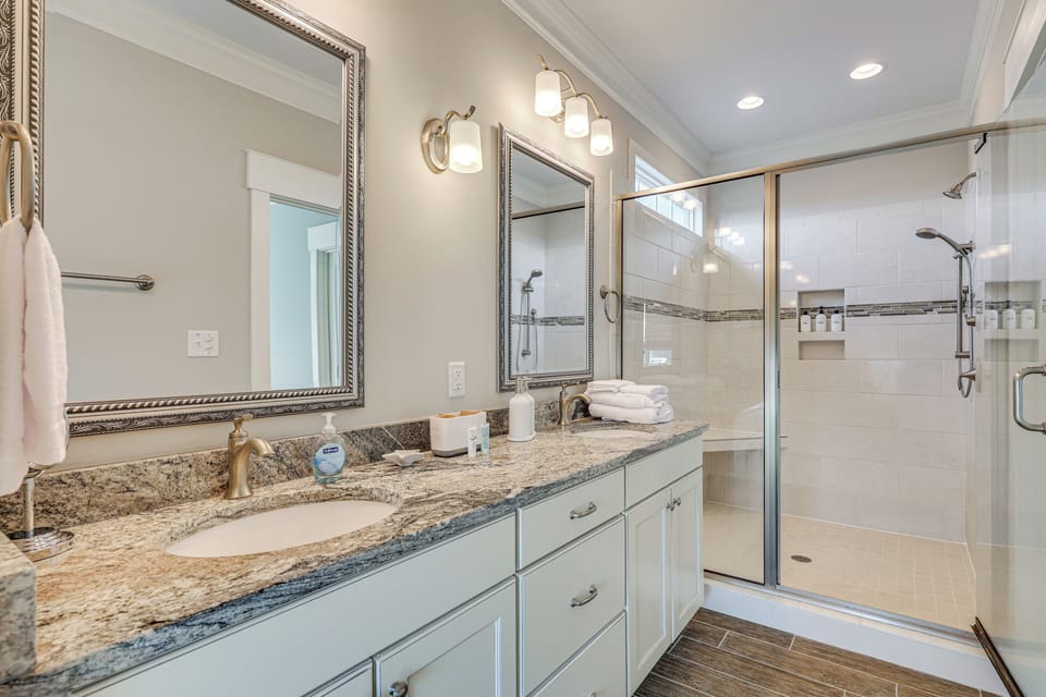 Full Bathroom | 2nd Floor