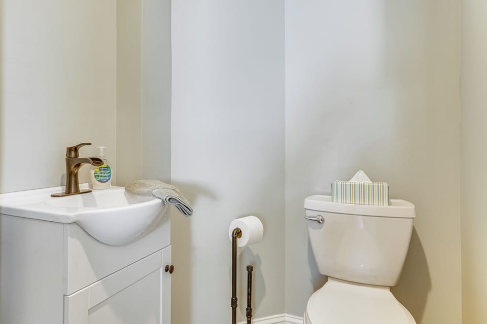 Half Bathroom | 1st Floor