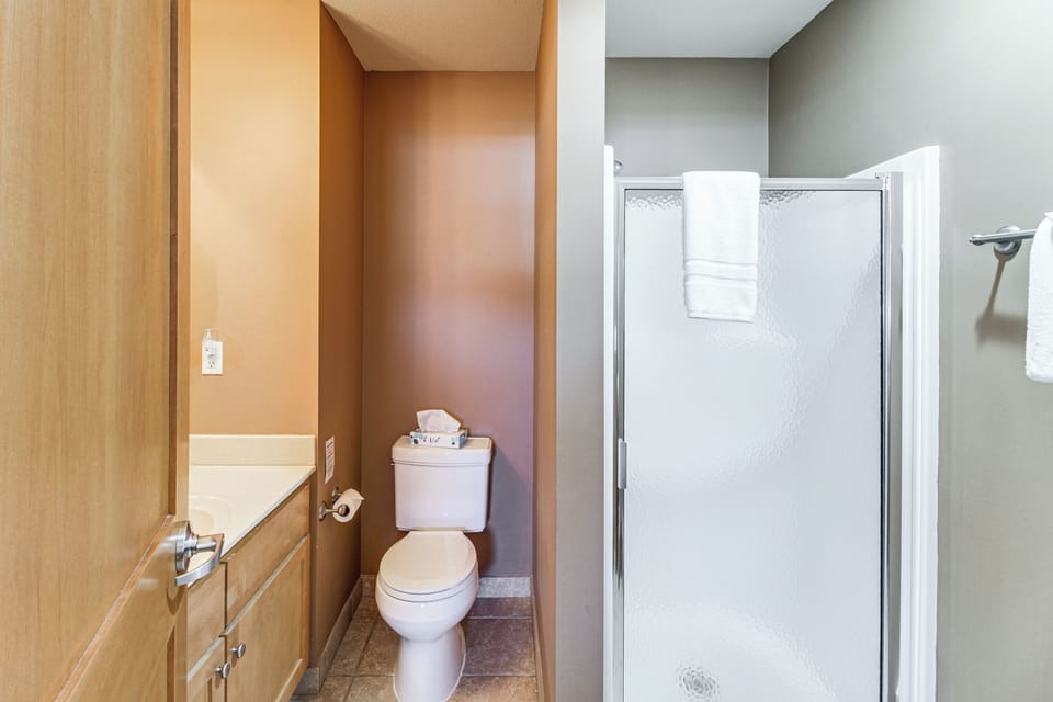 Full Bathroom | 2nd Floor