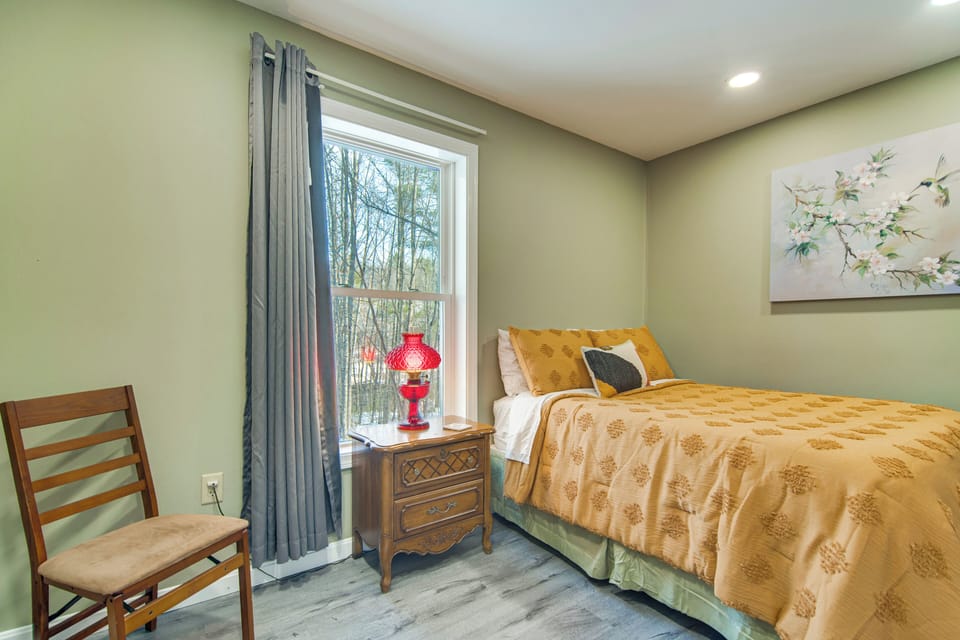 Bedroom 1 | Queen Bed