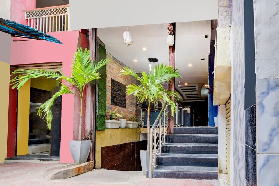 Entrance / Reception