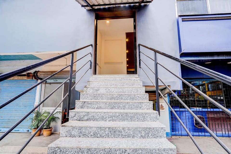 Entrance / Reception