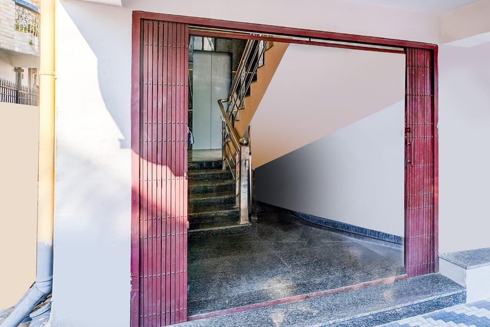 Entrance / Reception