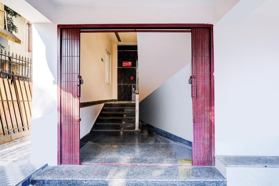 Entrance / Reception