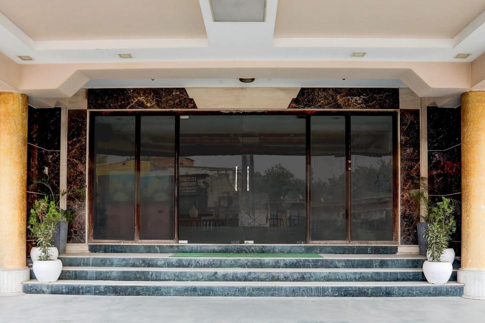 Entrance / Reception