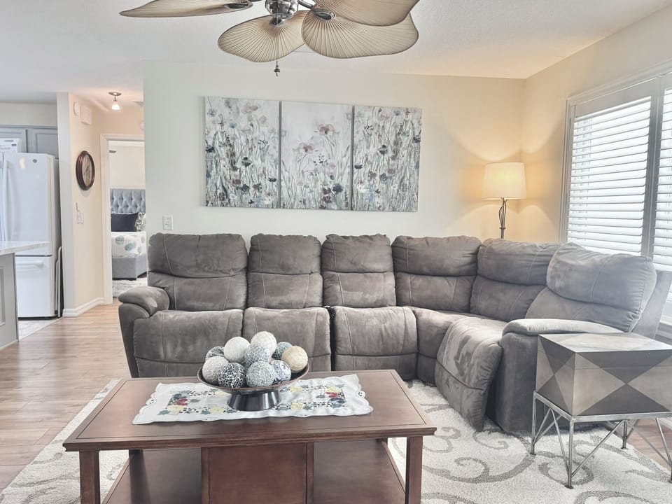 Cozy Pit-Couch in the Living Room w/ Remote for Footrests
