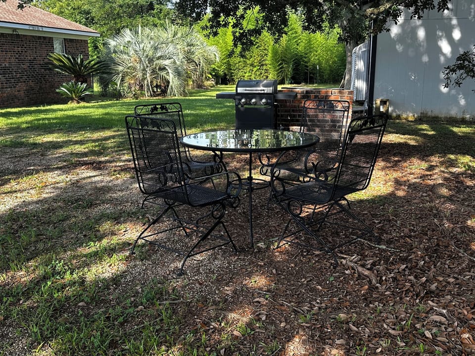Outdoor seating and grill. Extra chairs available in laundry room.