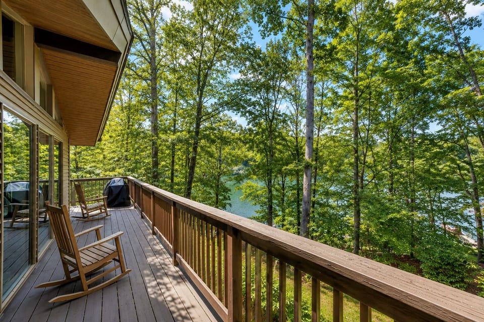 Welcome to Hideaway Haven! Deep-water private docks situated in a peaceful, protected no-wake cove—perfect for stress-free swimming and floating.