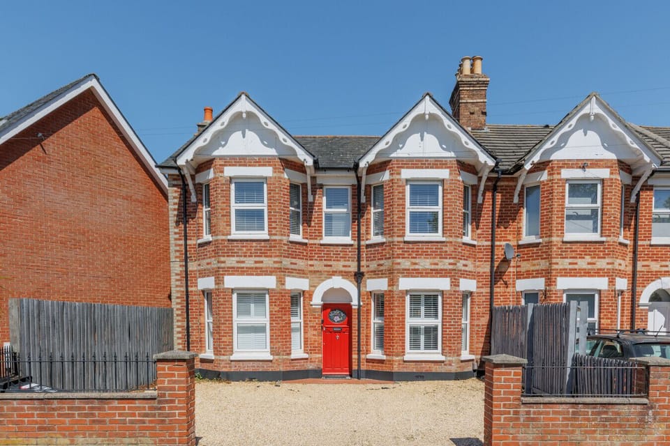 End of terrace house with private driveway