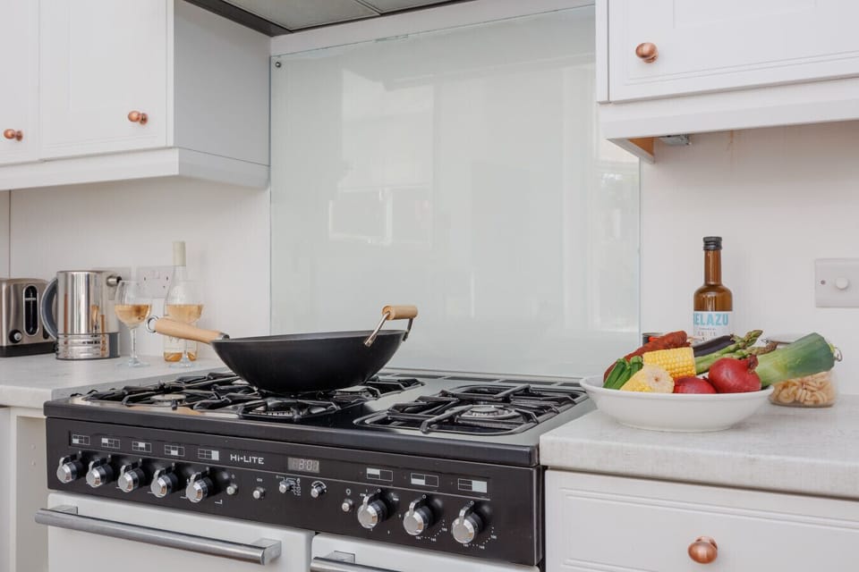 Cook with ease in the fully equipped kitchen
